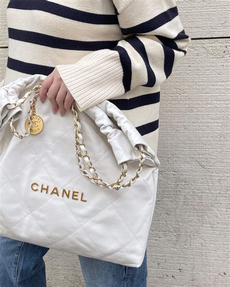 chanel white handbag|where to buy chanel 22.